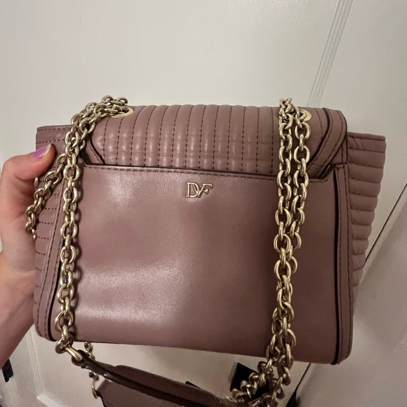 DIANE VON FURSTENBERG mauve purse/handbag with chain strap. - Picture 4 of 4